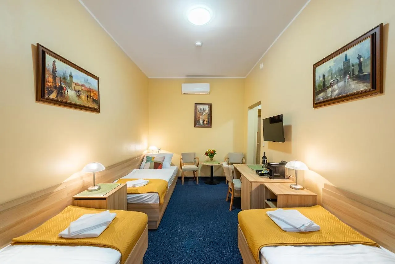 Hotel Libero Прага 3*,